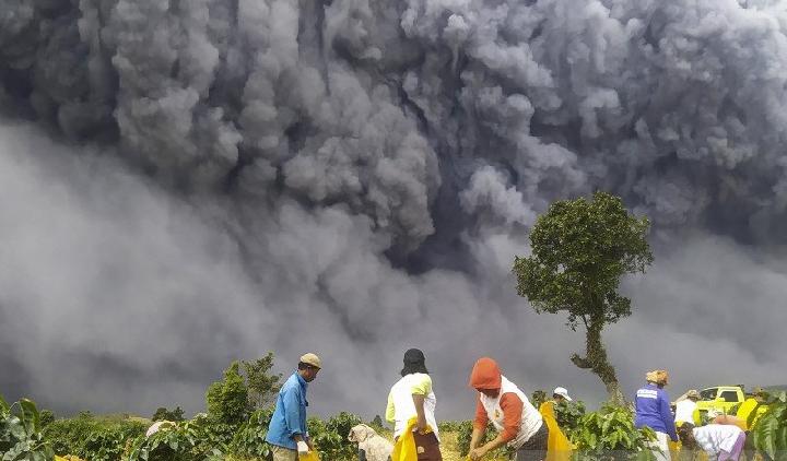 Abu Vulkanik Gunung Sinabung Diprediksi Masuk ke Kota Kota Malaysia