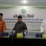 Sekretaris Jenderal Majelis Ulama Indonesia (MUI) KH Anwar Abbas bersama Maruf Amin dan Wakil Sekjen MUI KH Tengku Zulkarnain di kantor MUI Pusat, Jakarta, 13 Oktober 2016. (Foto: Tempo)
