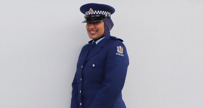 Kepolisian Selandia Baru memperkenalkan seragam hijab untuk menarik wanita muslim bergabung. (Foto: BBC/Instagram/New Zealand Police).