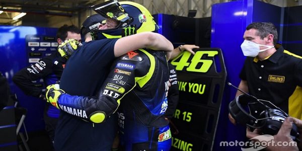 Suasana perpisahan Valentino Rossi dengan tim pabrikan Yamaha (Foto: Motorsport)