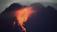 Aktivitas vulkanik Gunung Merapi berupa guguran lava pijar dengan intensitas kecil dari pantauan visual, Selasa (05/01/2021) pukul 18.00-24.00 WIB (Foto: BPPTKG)