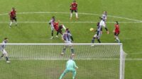 Bruno Fernandes mencetak gol ke gawang West Bromwich Albion dengan tendangan voli dalam lanjutan Liga Premier, Minggu (14/02/2021) malam WIB (Foto: BBC/EPA)