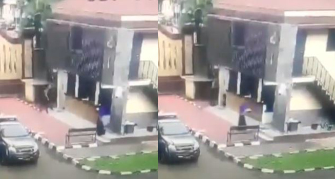 Screenshot rekaman video insiden baku tembak di Mabes Polri), Jakarta, Rabu (31/03/2021) sore, sekira pukul 16.35 WIB (Dok. Instagram undercover.id)